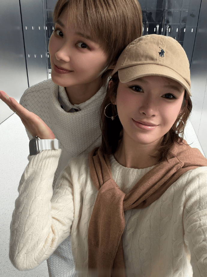 吴艳妮更新社媒晒与李宇春、苹果CEO库克合影