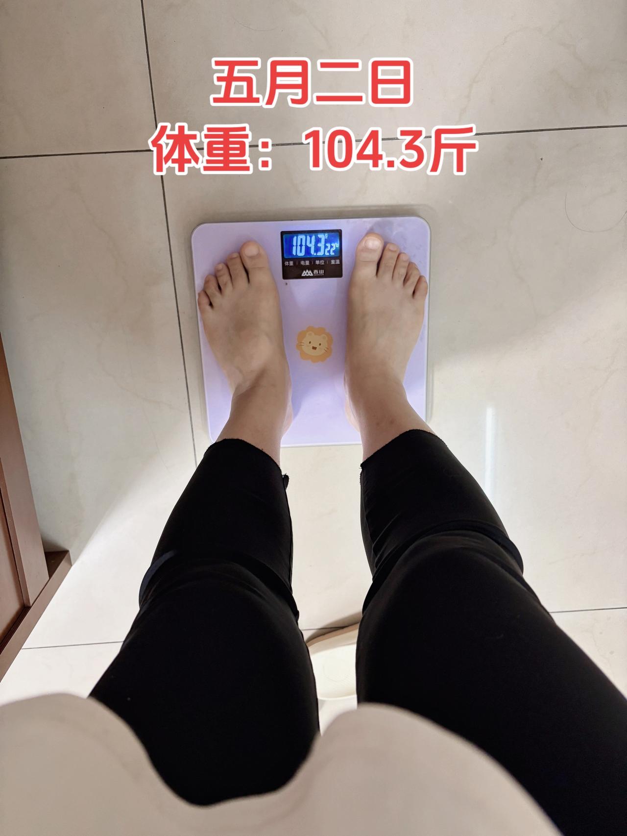 自律减脂健康餐，目标95斤，加油
今日减脂早餐：全麦面包+鸡蛋+番茄+薏仁水