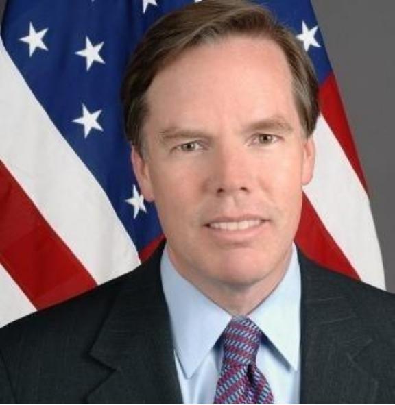 “只针对中国，而不是全世界！”美国前驻华大使卸任后，终于说出真心话，他在返回美国