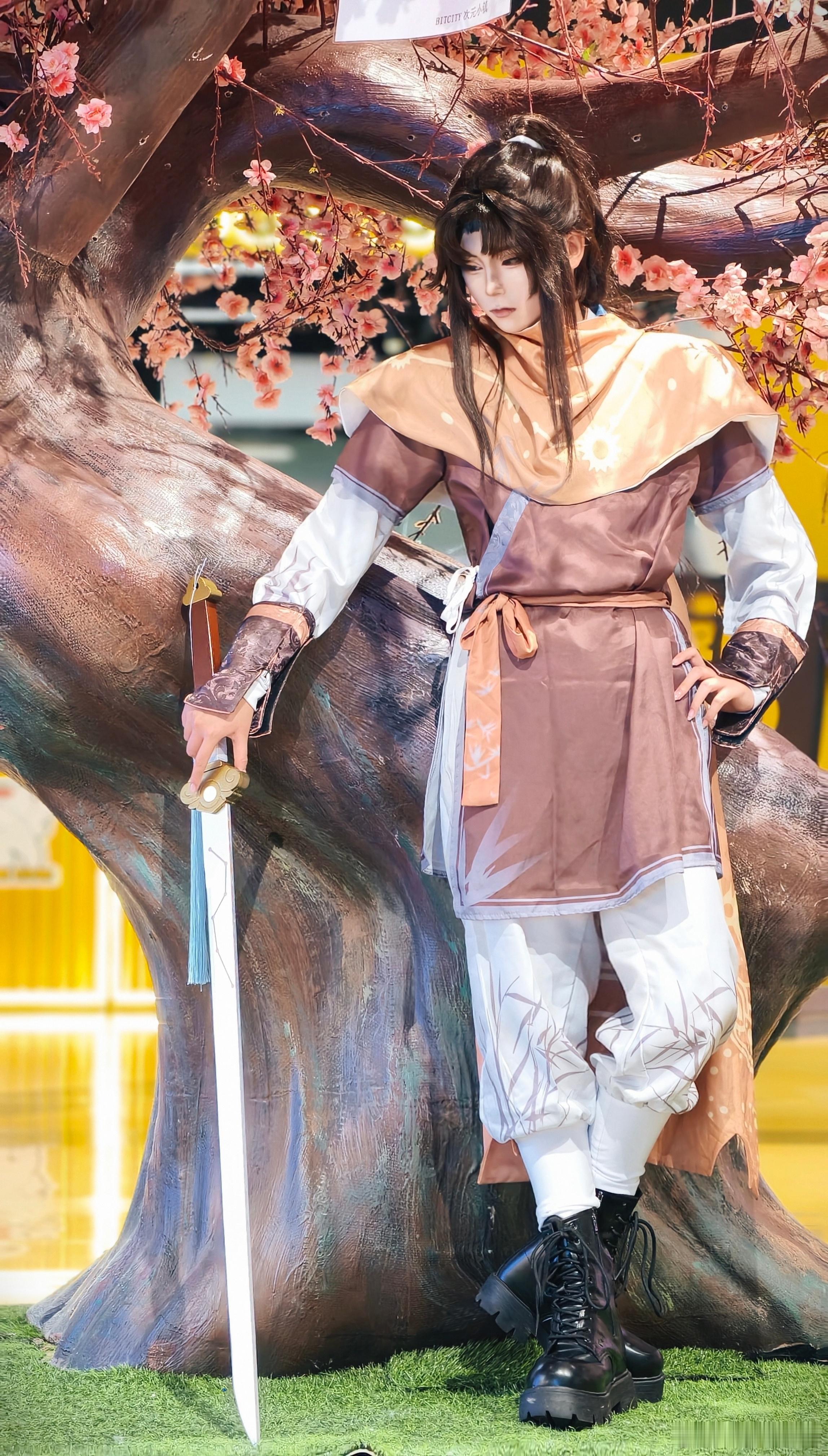 vivo东方曜李逍遥王者荣耀cosplay 他是稷下那个总爱争先的少年，也是仗剑