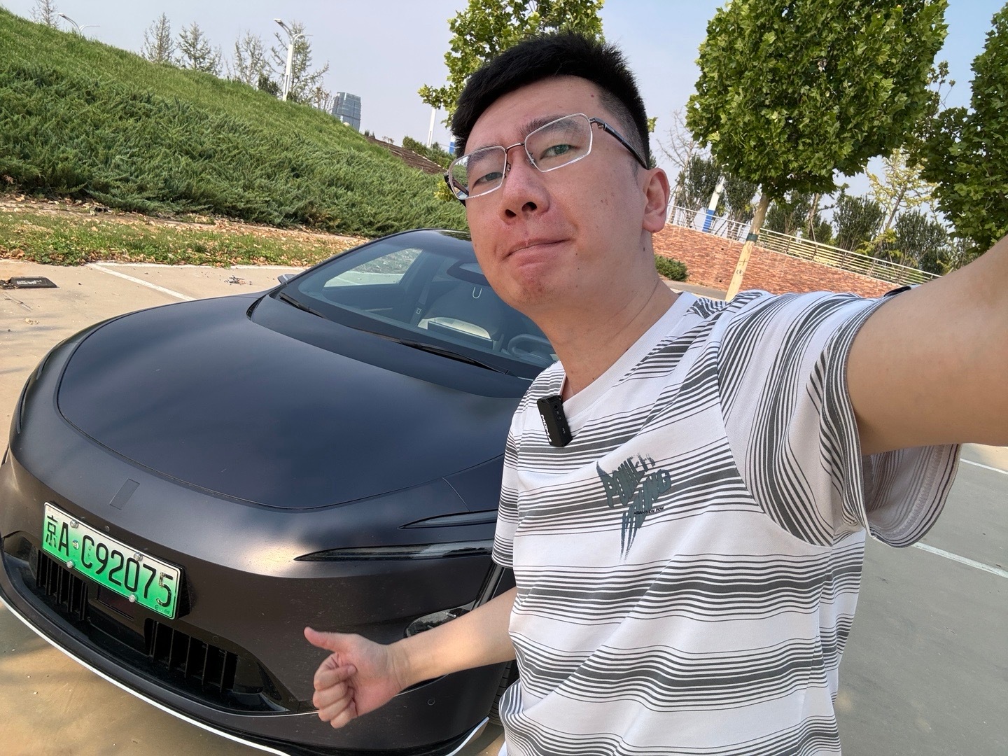 今天出来拍车，拍了一天，可真是热，太热了，热炸了！ ​​​