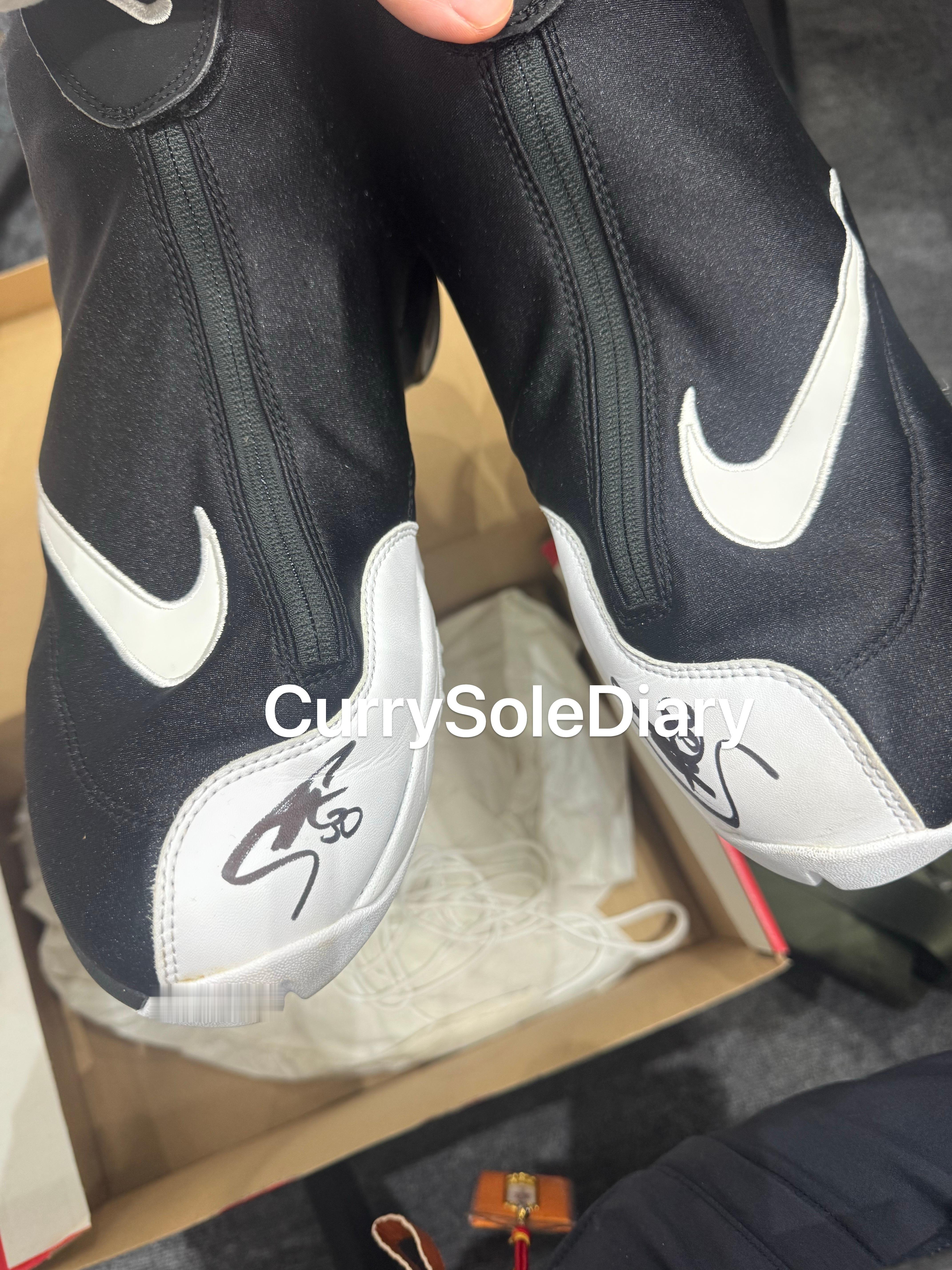 走过机场和球员通道的两双Adidas Crazy Light Candace P