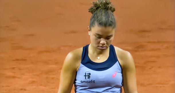 斯图加特第一冷！！
5号种子保利尼被世排79位的森梅兹打哭了！！2-6、2-6不