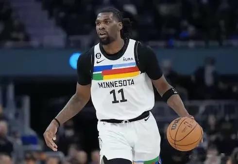 森林狼与中锋纳兹-里德达成3年4200万续约合同，含球员选项！

根据ESPN报