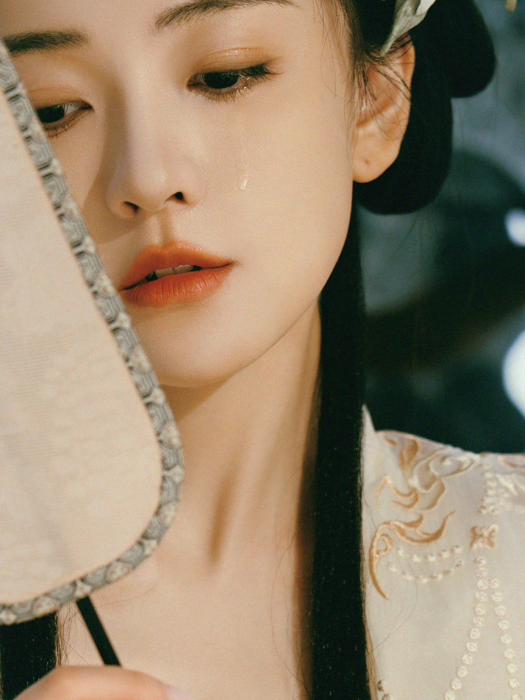 梁洁白衣古风大片来啦[打call][打call][打call]好仙好美啊[彩虹屁