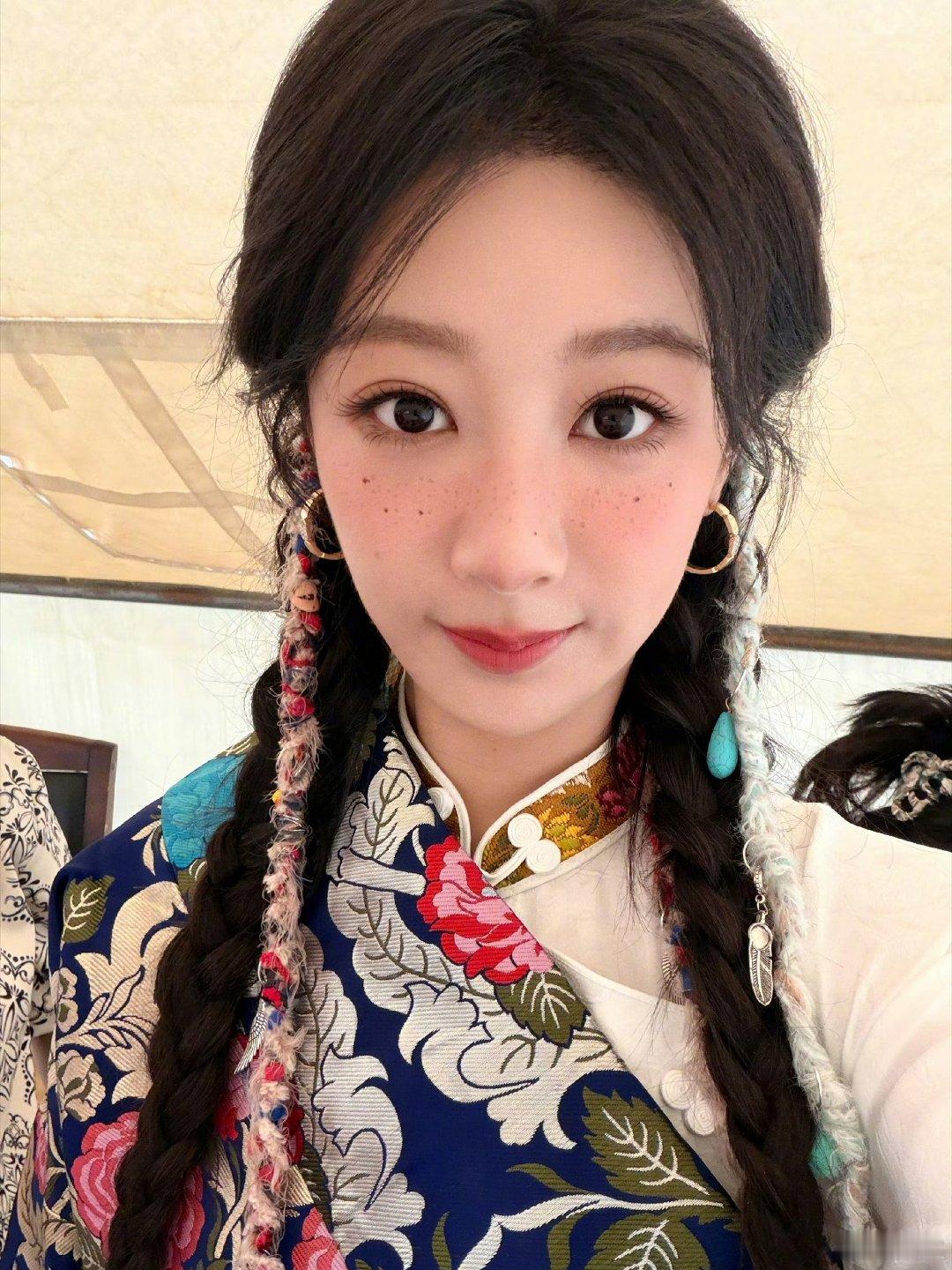 杨紫  🍁 杨紫玉兰花开君再来     🍁 杨紫董竹君  晚安这个词很暖昧可