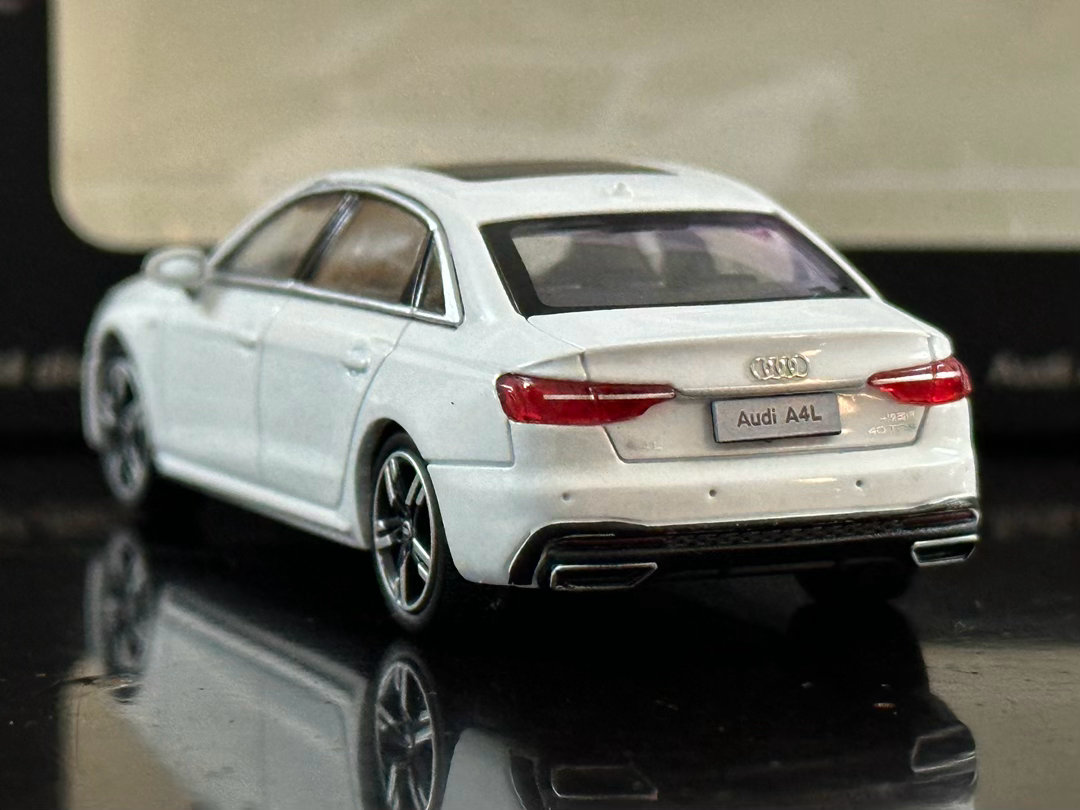浩哥的车仔 VAV 1/64 奥迪A4L 40TFSI这个是个新品牌，卖98元，