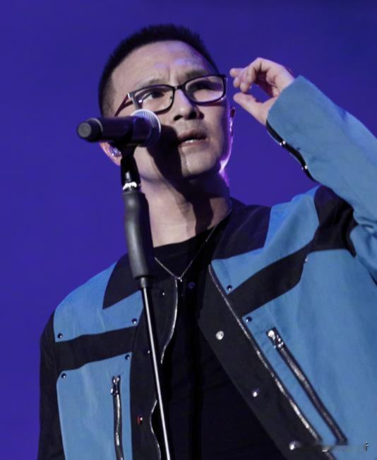 汪峰都已经53岁了，对象却是一任比一任年轻。这不，第五任新女友不仅长得漂亮，年龄