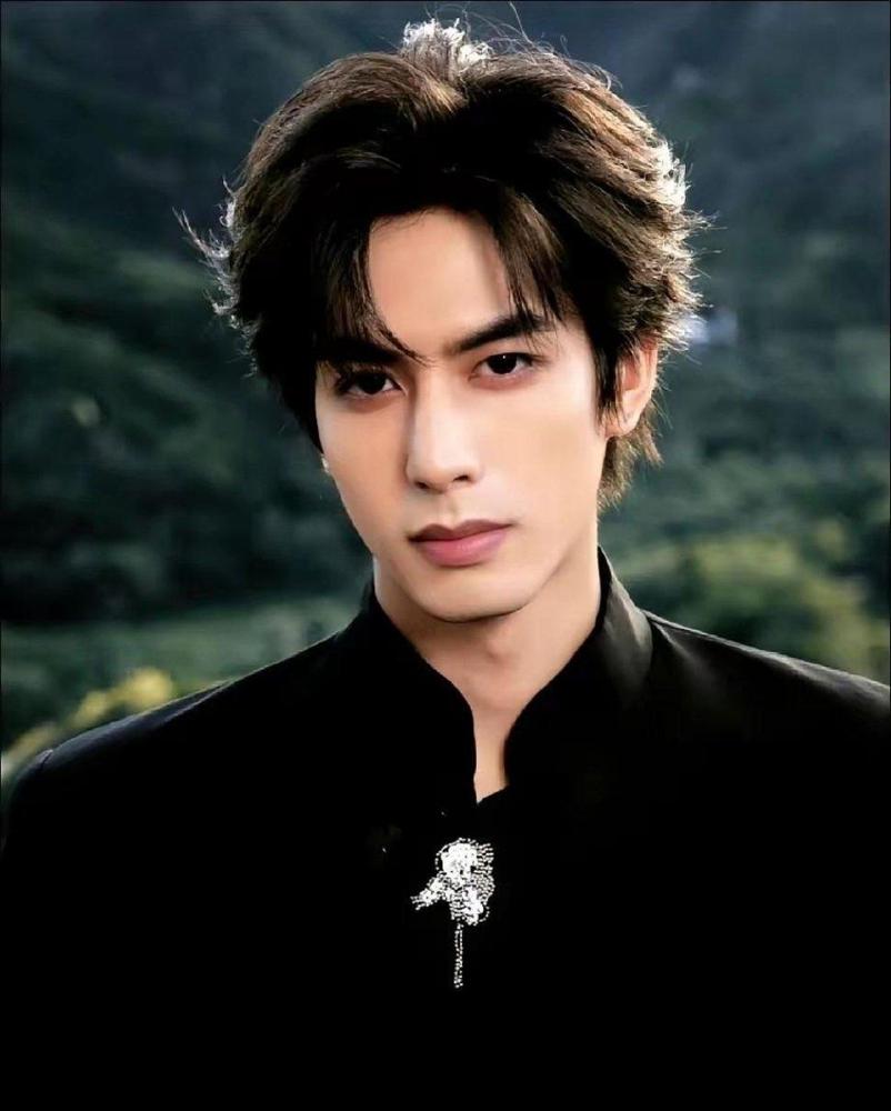 宋威龙，从顶流到“查无此人”两年，又凭一剧封神！于正怒喊冤枉，他凭什么？
 
你