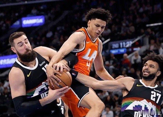 其实感觉快船队目前对新秀的启用，有一种上赛季掘金队布斯自己签回威少后、又在球队有