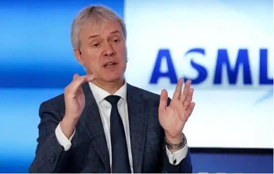 美国霸权狂飙：光刻机绝不卖给中国，中国稀土反制，美荷企业左右为难，全球芯片供应链