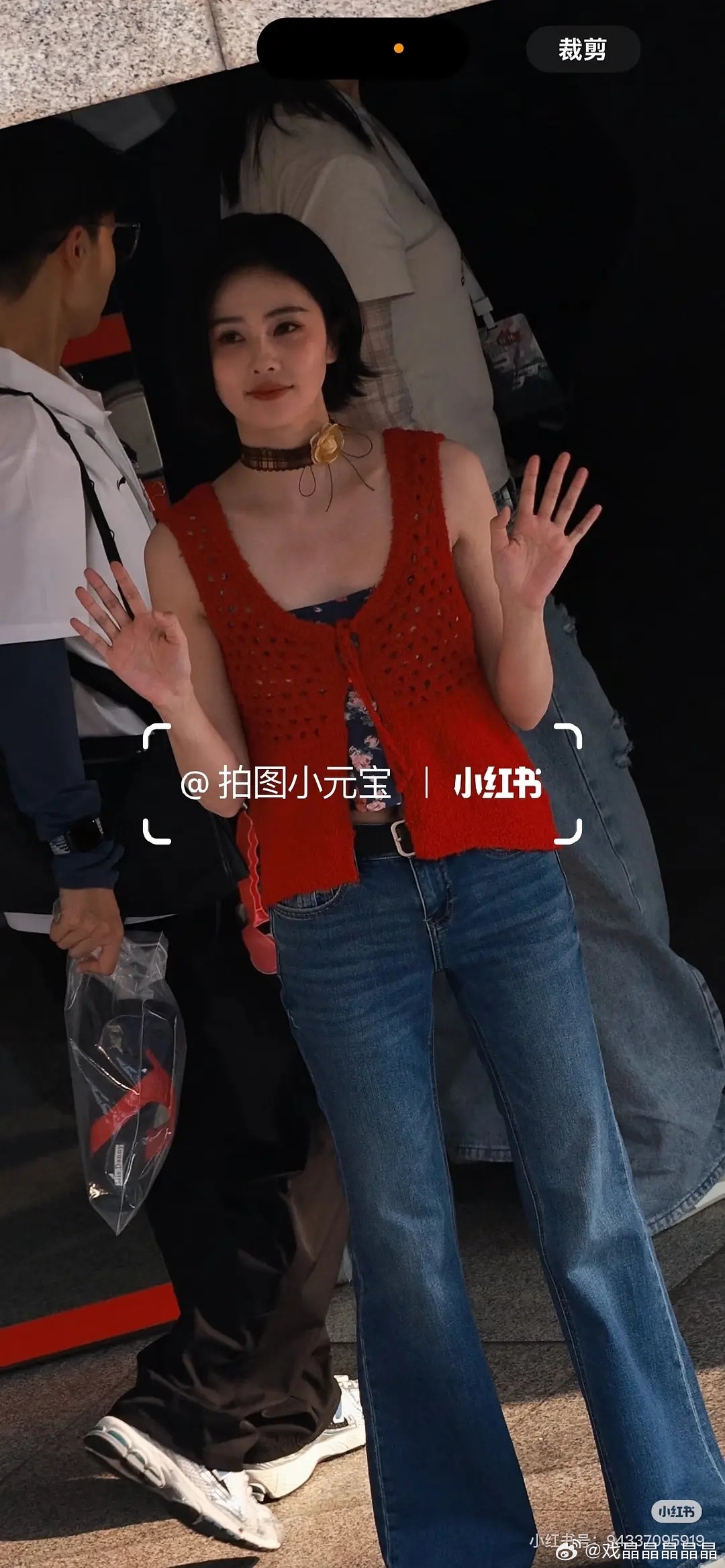 老鹿这个造型不太适合她，看起来没腰 