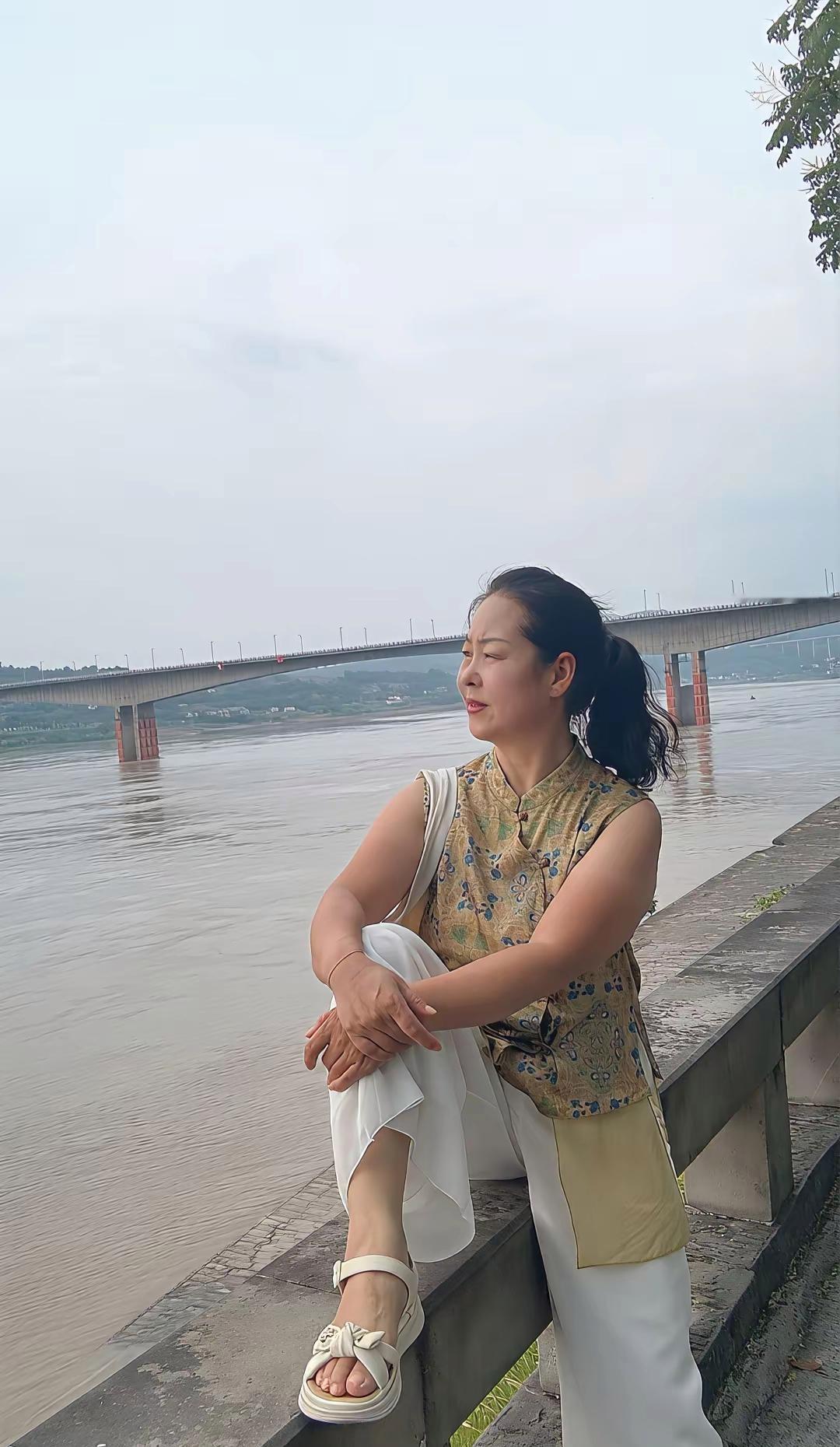 我现在几乎没有朋友了，是不是真的要孤独终老了？
71年猪，55岁独居快七个年头了