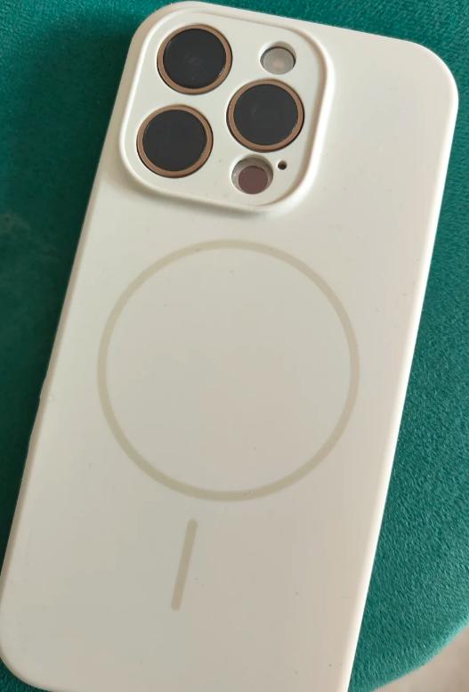 搭载A18 Pro芯片，采用台积电第二代3nm工艺，CPU性能提升15%，GPU