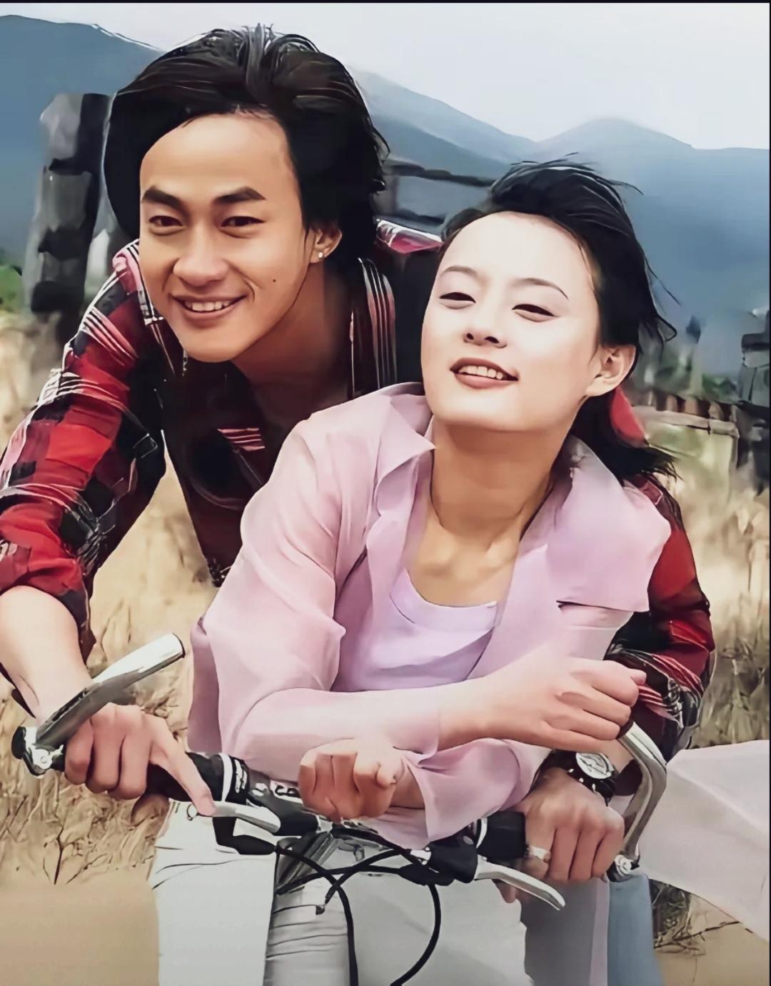 何润东绝对是个大暖男，当初喜欢孙俪，并主动追求过，可惜孙俪没心情。不过邓超也不错