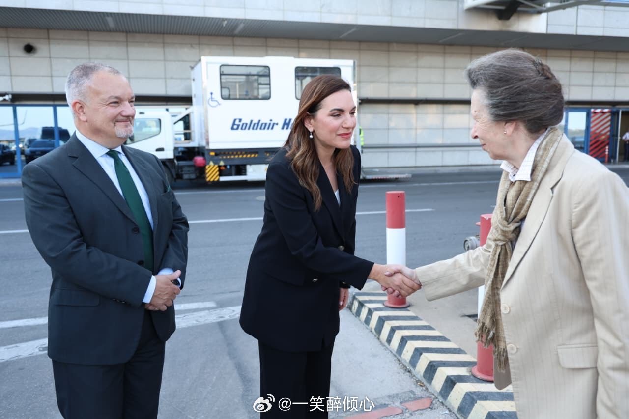 英国王室  2026年5月21日，安妮长公主和蒂莫西劳伦斯爵士已抵达希腊🇬🇷