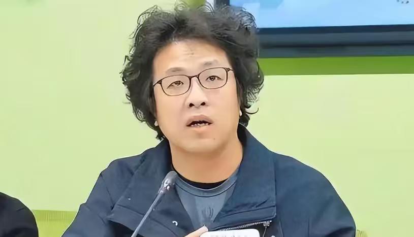 沈伯洋这次可能真的被吓坏了，白所成5 人被判了死刑，他们曾经也是被通缉的对象。个