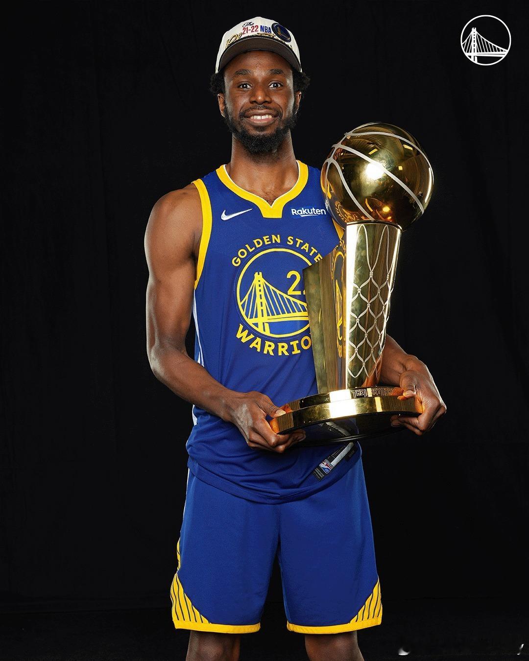 湾区永远的冠军成员！勇士官方发布图集，欢迎维金斯回家！今日，将是嘴哥自交易以来首