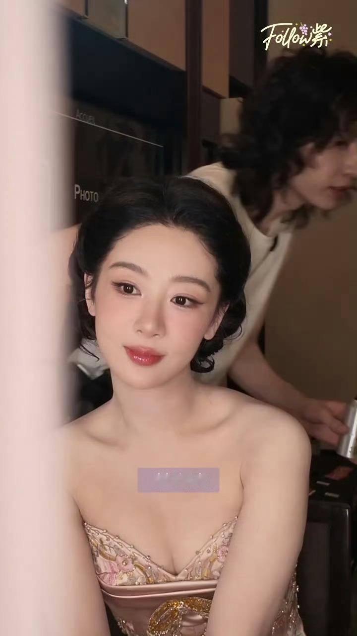 杨紫[超话]生命树金鹰白玉兰履历  愿你如向日葵般，永远面朝阳光，努力生长，保持