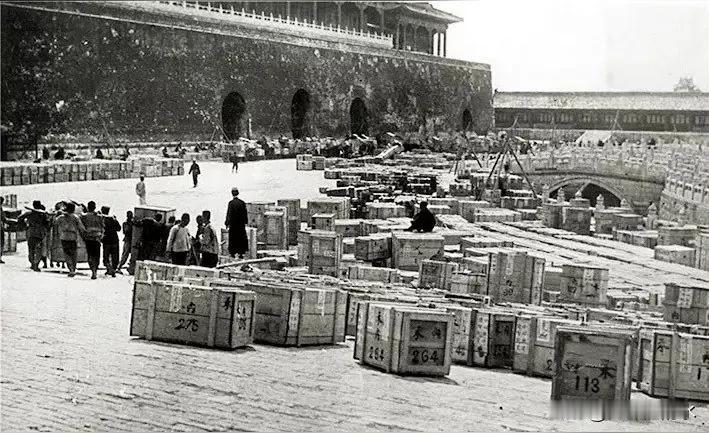 有网友表示：中国如今应该要给日本上强度，拉清单。看看日本侵华战争期间，把多少中国