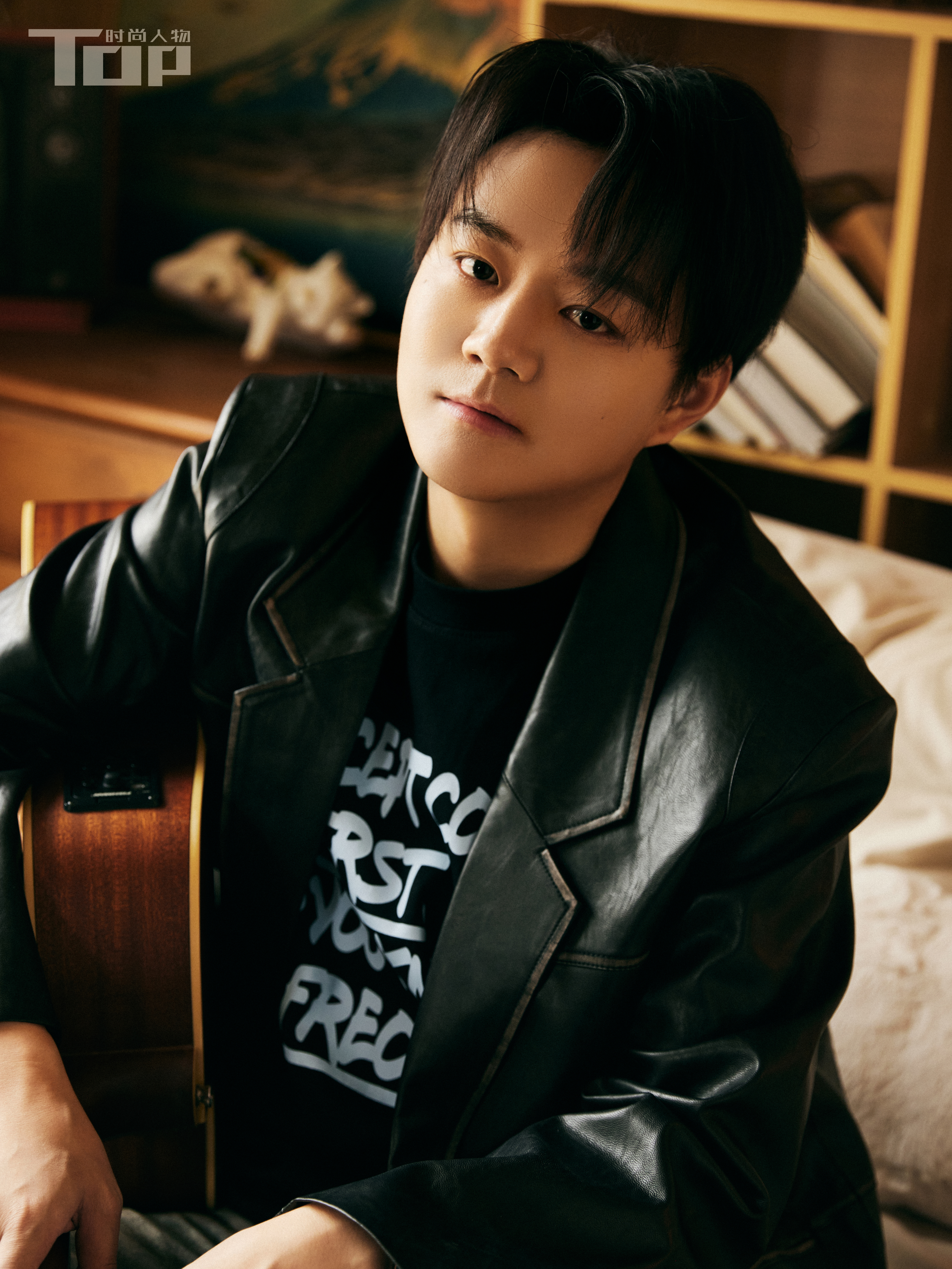 #配音演员胡良伟[超话]# 《TOPS》情人节特辑 双封面｜胡良伟 以声绘色/耳