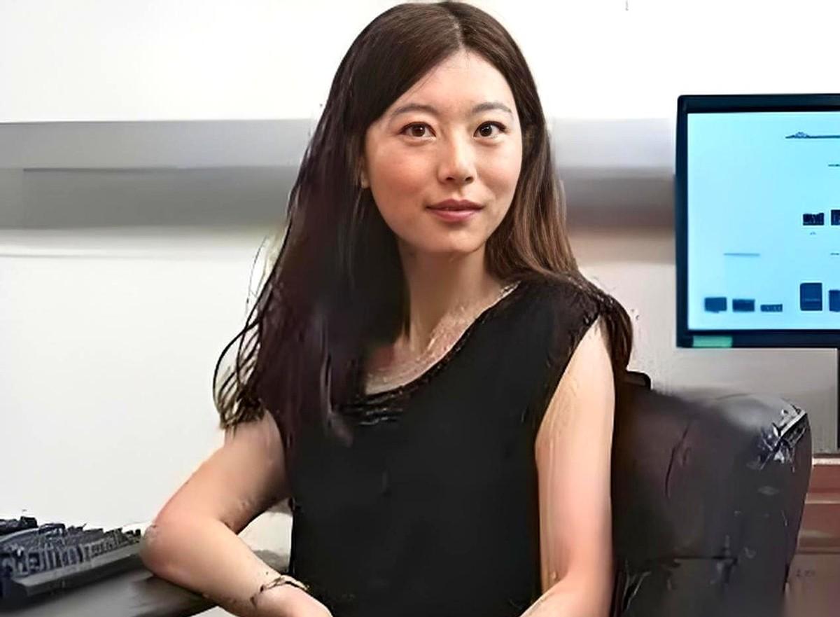 何碧玉，一个名字曾经让整个河南都跟着响亮。
2000年的高考考场，一群十七八岁的