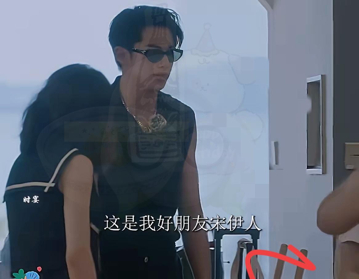 王鹤棣一觉醒来天都塌了！
他视作圈内挚友的宋伊人，竟被卷入于朦胧事件，被扒出事发