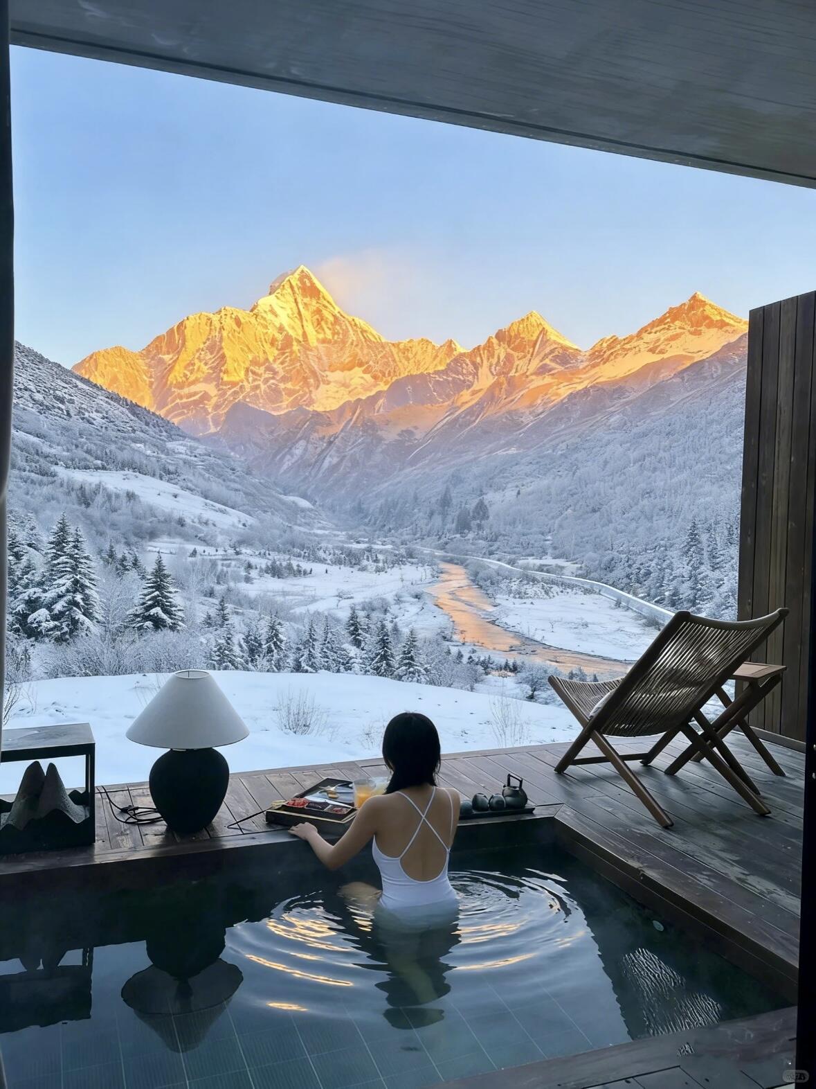 去什么北海道，赛里木湖它不香吗？

这里是童话王国，是大西洋暖湿气流眷顾的最后一