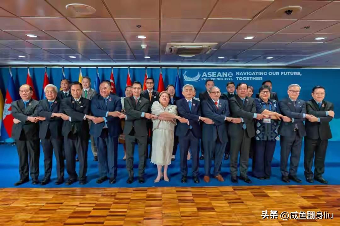不要指望东盟外长会议能谈出什么好结果。这种国际会议就是相互通气的，你把你的底线摆