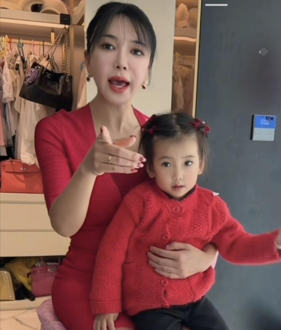 庞麦郎，赶快穿上滑板鞋，坐上龚交车去找龚玥菲过年去，看给龚玥菲急成啥样了！
摩擦