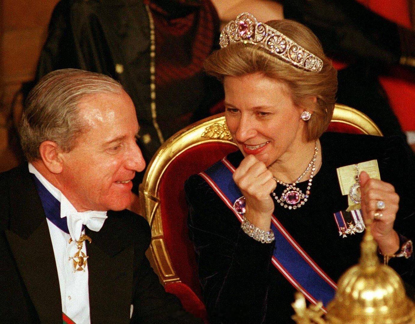 英国王室[超话]  1998年12月2日，格洛斯特公爵夫人比尔吉特在伦敦市政厅出