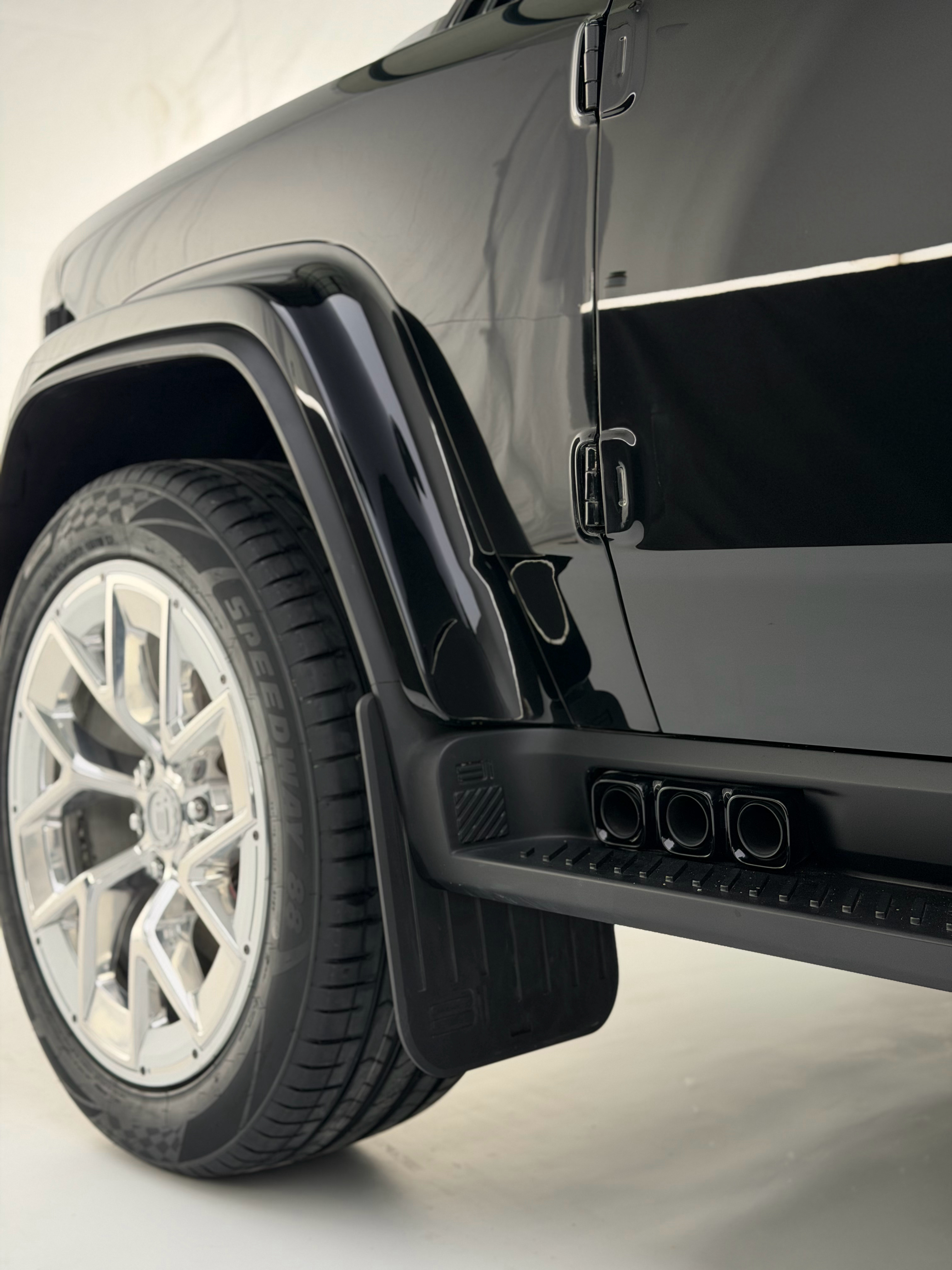 满分十分请打分北京81这车看照片和实车完全俩感觉，实车非常硬朗，很多有意思的细节