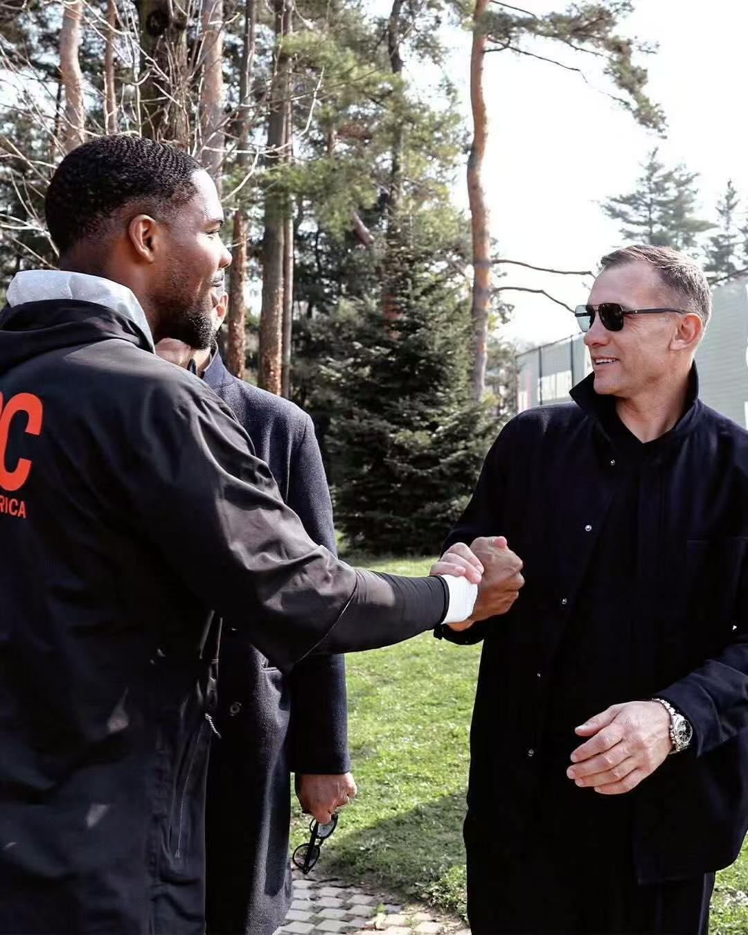 米兰德比，缺一个舍甫琴科一样的射手！
自从舍甫琴科走后，红黑军团在米兰德比总是处