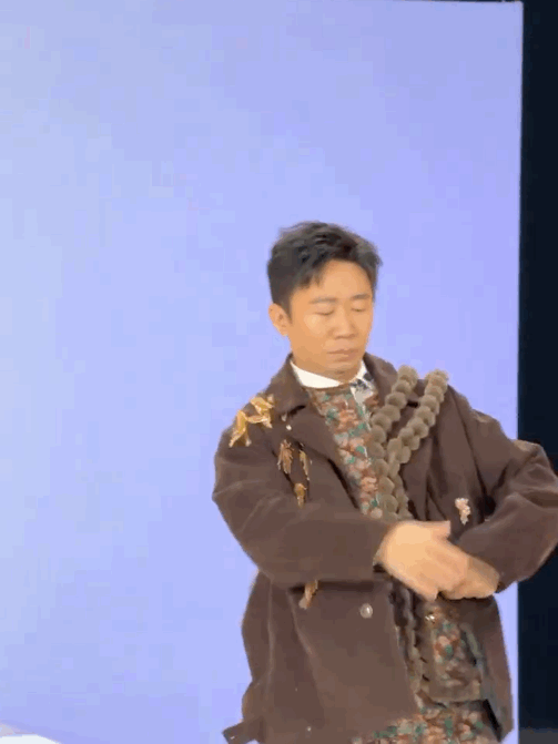 杨迪怎么把我奶棉裤穿T台上去了  哈哈！杨迪在综艺里面挑战时尚T台的画面也太搞笑