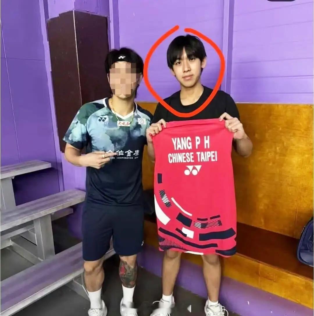 林志颖儿子Kimi16岁近照，变化好大啊，几乎认不出来！不过笑起来，还是有点小时