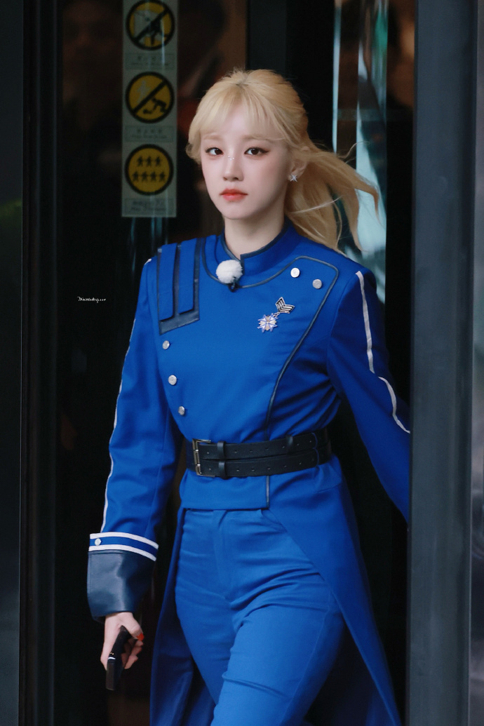 #奔跑吧路透# 姚PD的审美还是很在线的，这一身蓝骑士很赞，英姿飒爽[鼓掌][鼓