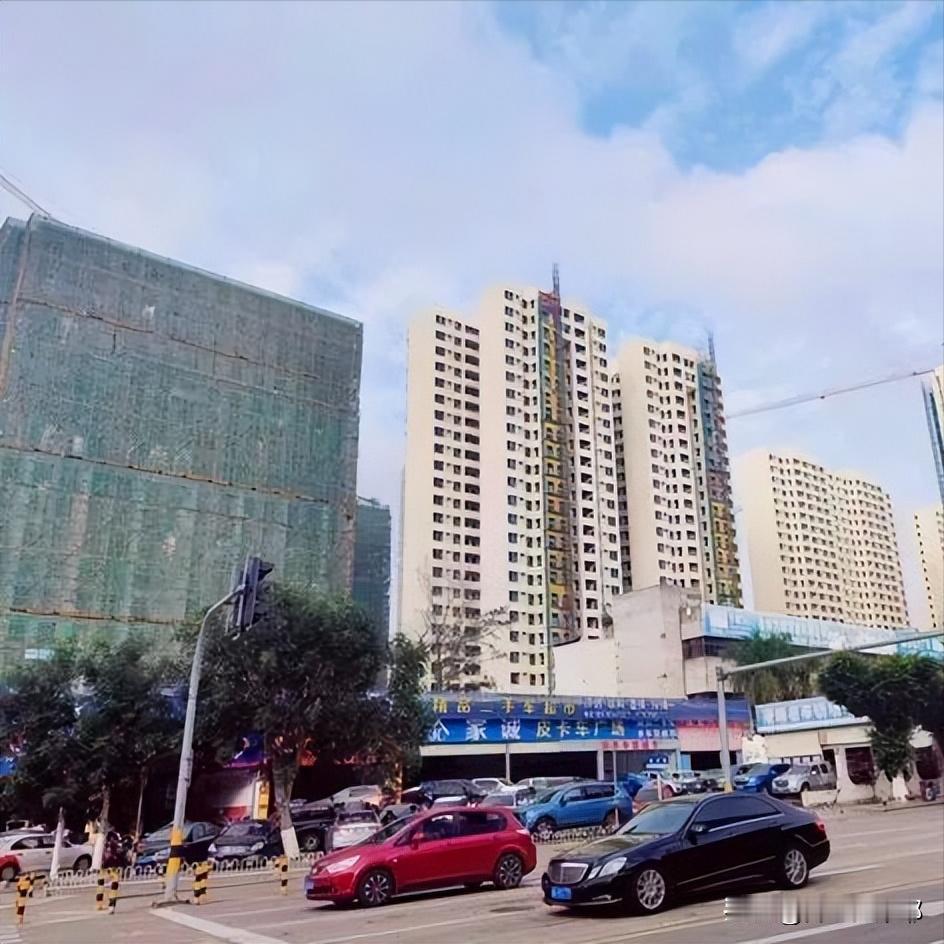 山东这个大佬动作太快了！

赶在海南封关前，

一口气入手100套房子。

封关