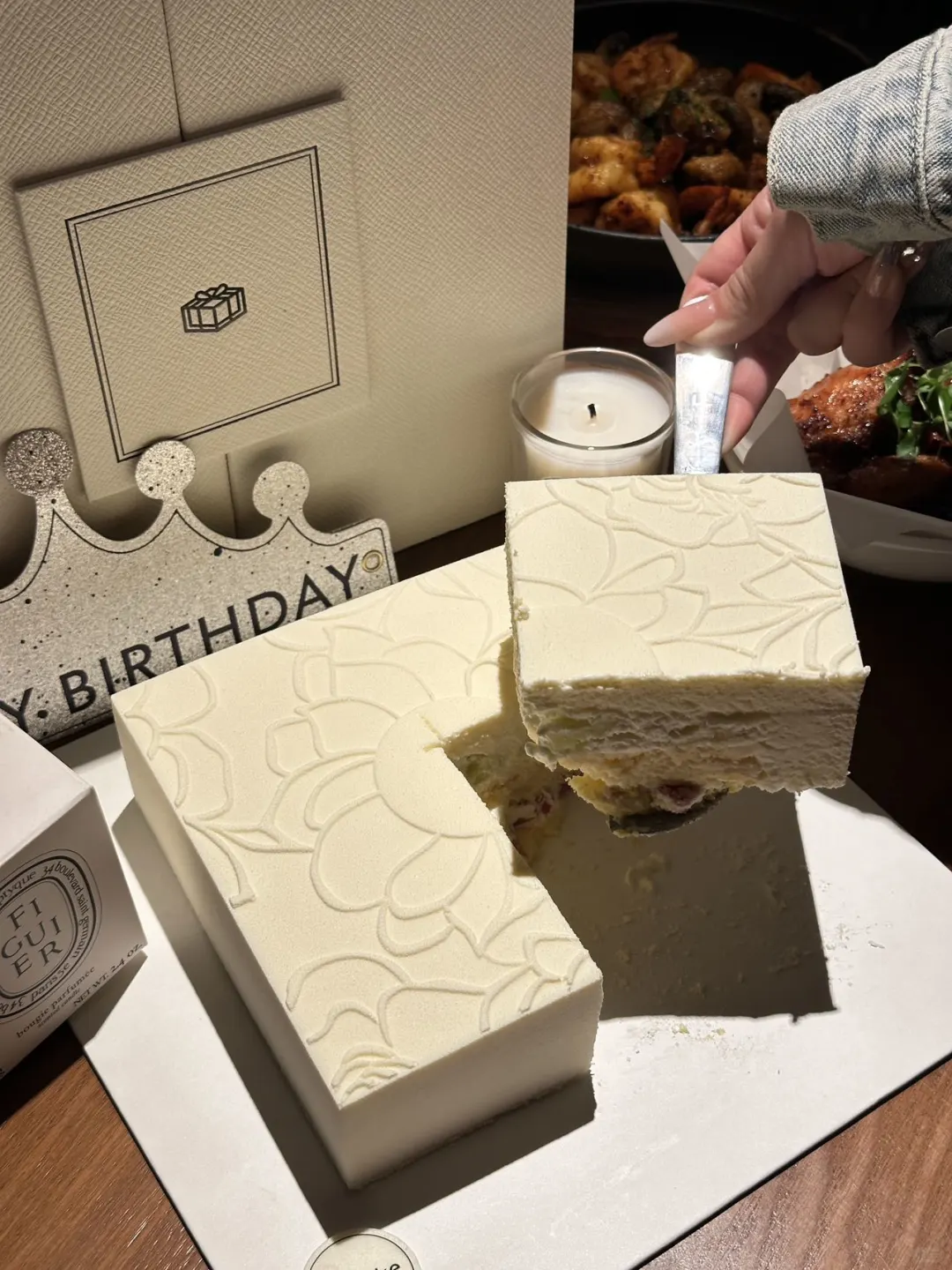 太癫了吧！也是吃上了千元的蛋糕🎂