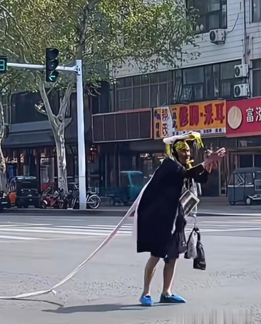 岁月常遇苦辣咸。