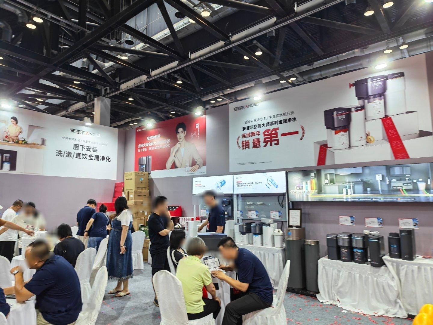 来逛家博会肖战安吉尔全球品牌代言人