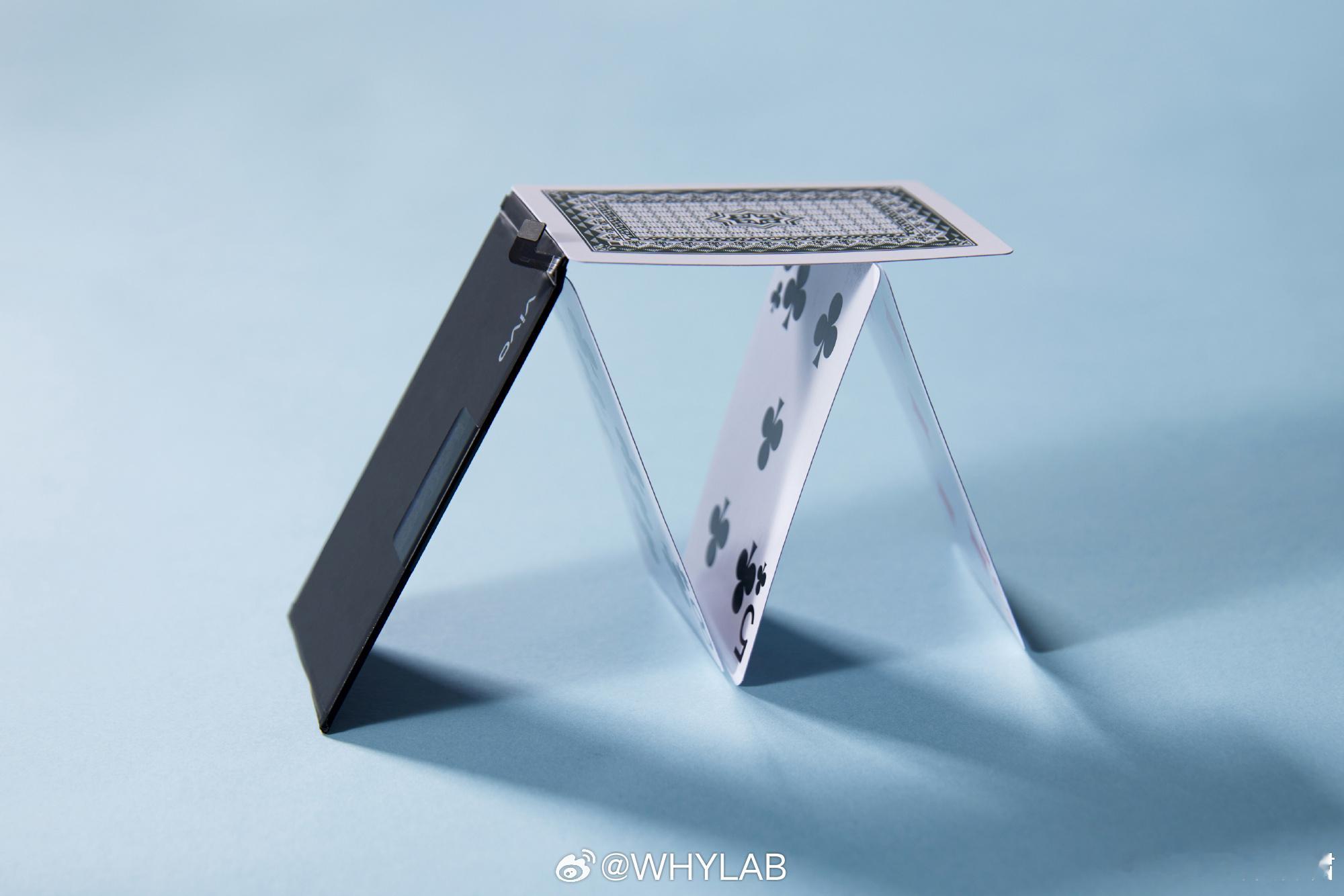 vivo X Fold5 的电池比 vivo X Fold3 Pro 薄了 2m