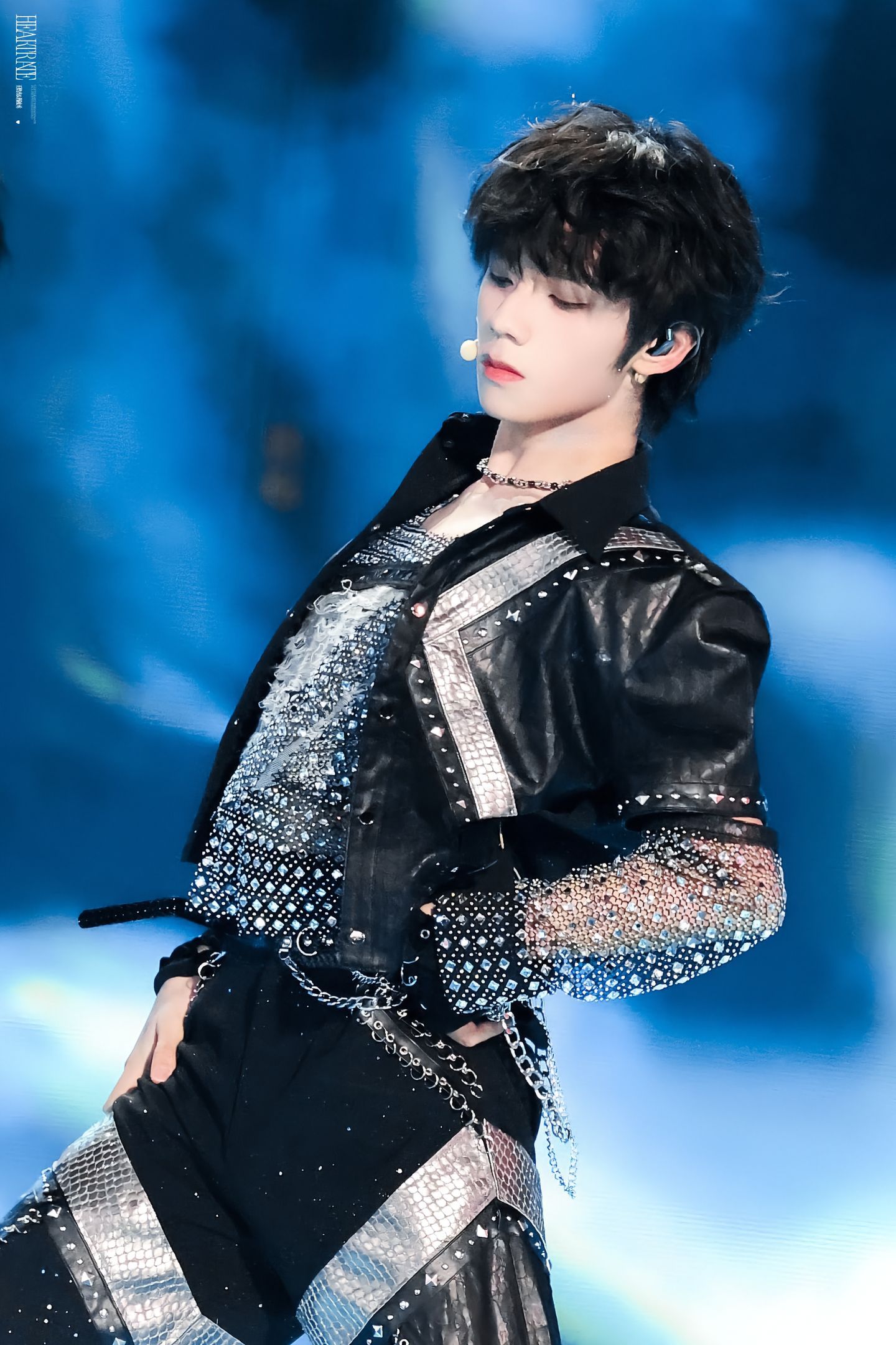 王橹杰说即将入场啦王橹杰皮质银链拼接choker 王橹杰说即将入场啦，王橹杰皮质