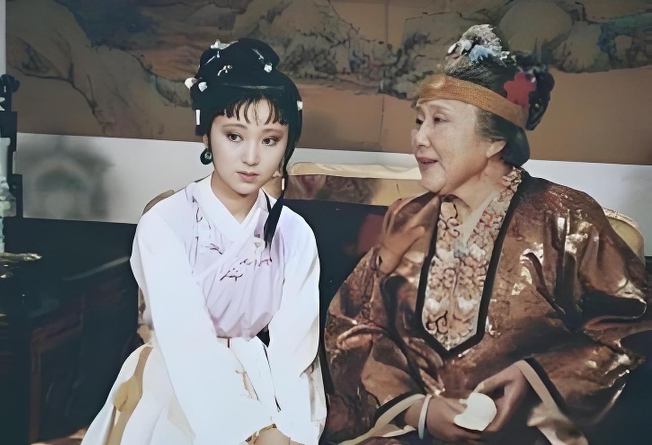 贾母最疼的女儿贾敏，为何偏偏远嫁江南林家？藏着豪门母亲最深的疼爱与清醒！
 
每