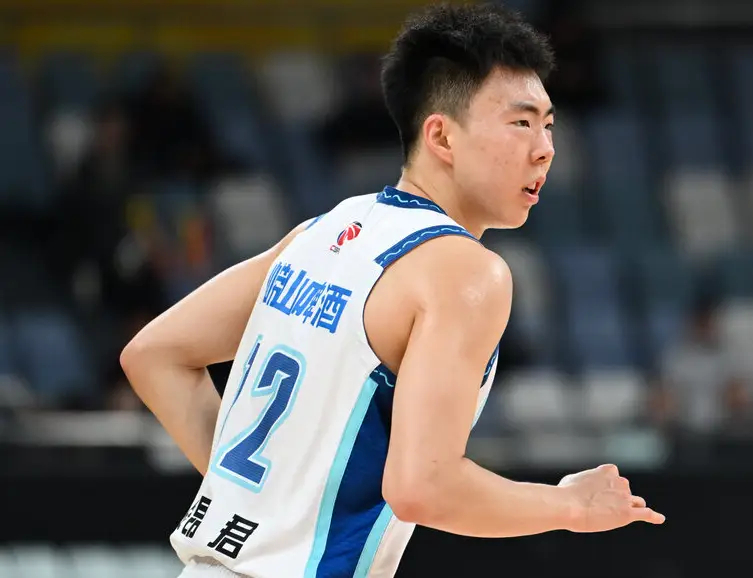 段昂君首节三分5中5！北京男篮vs青岛男篮