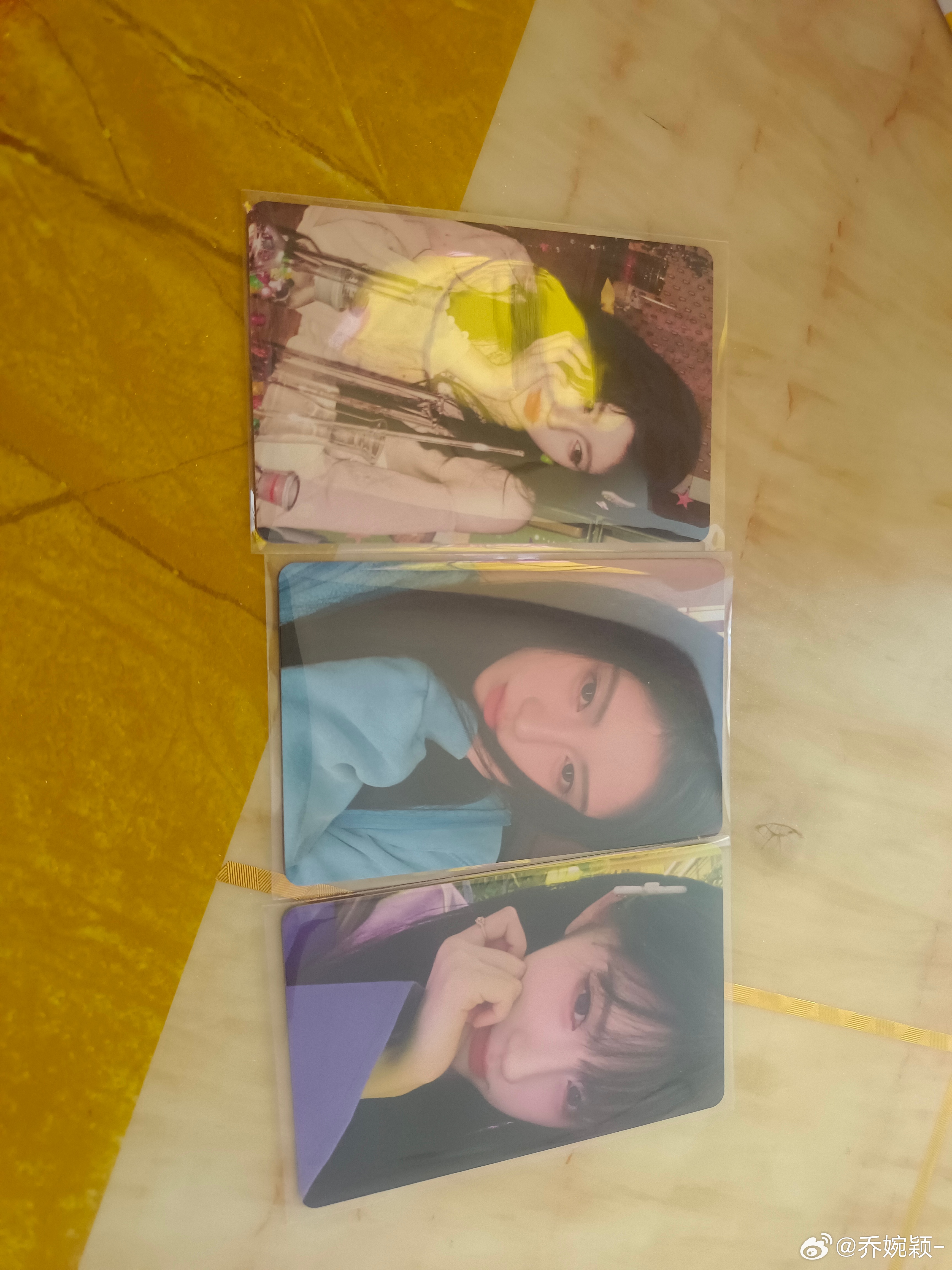 鞠婧祎周边市场 星光卡色调挺好的啊 