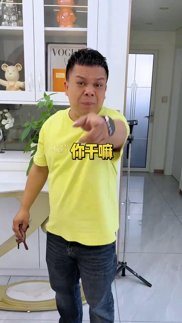 每次回家鞋子乱扔，看我的，还扔不扔，赶紧收拾。