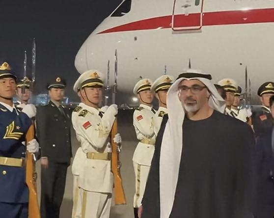 海湾这把火为啥偏偏烧向阿联酋？本来只是美伊之间的正面较量，没想到阿联酋却接连挨揍