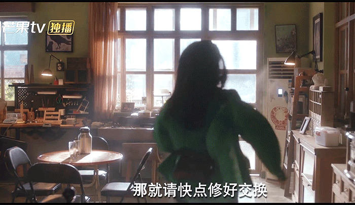 #庄达菲的腿翻铁围栏主打一个丝滑# 感觉庄达菲的腿穿什么都很好看呢，不愧是漫画腿