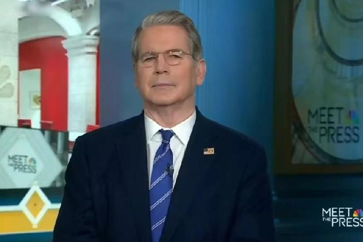 美财长:美国今年三季度GDP增长4.3% ，明年将超过中国！
 
12月24日，