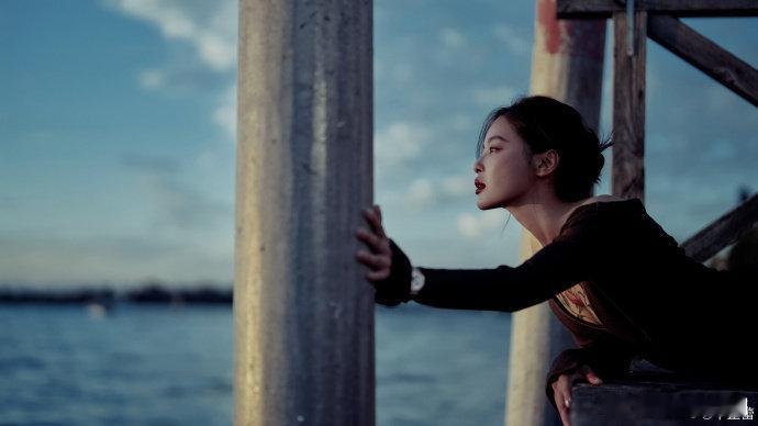 辛芷蕾让花少升咖了在《花儿与少年5》中，辛芷蕾凭借“东北大呲花”般的真实劲儿圈粉